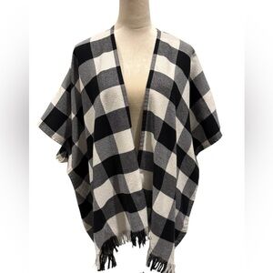 LOFT Women’s Black/White Buffalo Plaid Poncho